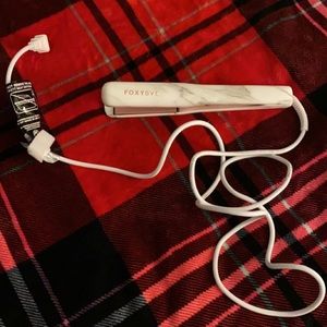 Foxybae flat iron